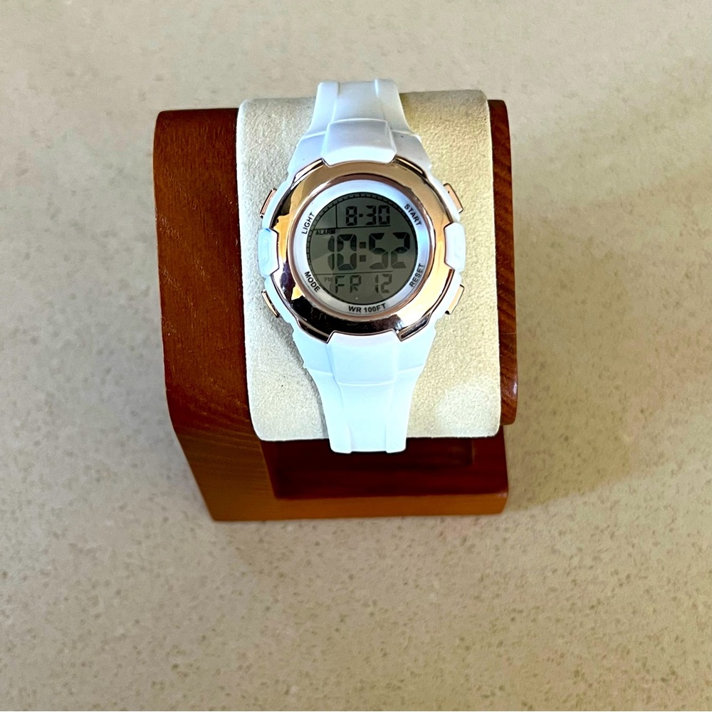 Digital Watch (Gold/White)‎